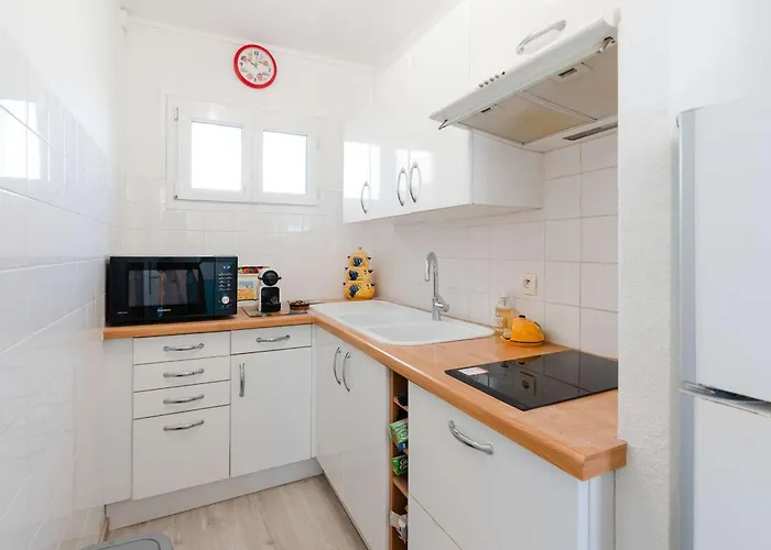 T2 Climatise Avec Wifi, Proche Plage, Parking Prive, Renove 2023, Terrasse, Animaux Non Admis - Fr-1-409-225